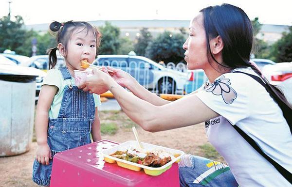 �´��߻���ح9��ǰ��3��Ů�������⳵�ĵ������裬��Ϧ������ҹ�ࣺŮ���������꼶���������ϴ�ѧ�Լ�������_�´��߻���ح9��ǰ��3��Ů�������⳵�ĵ������裬��Ϧ������ҹ�ࣺŮ���������꼶���������ϴ�ѧ�Լ�������_